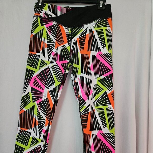 Fabletics Winn Tribial Geo Print Powerhold Capri Pant XS - Picture 1 of 8